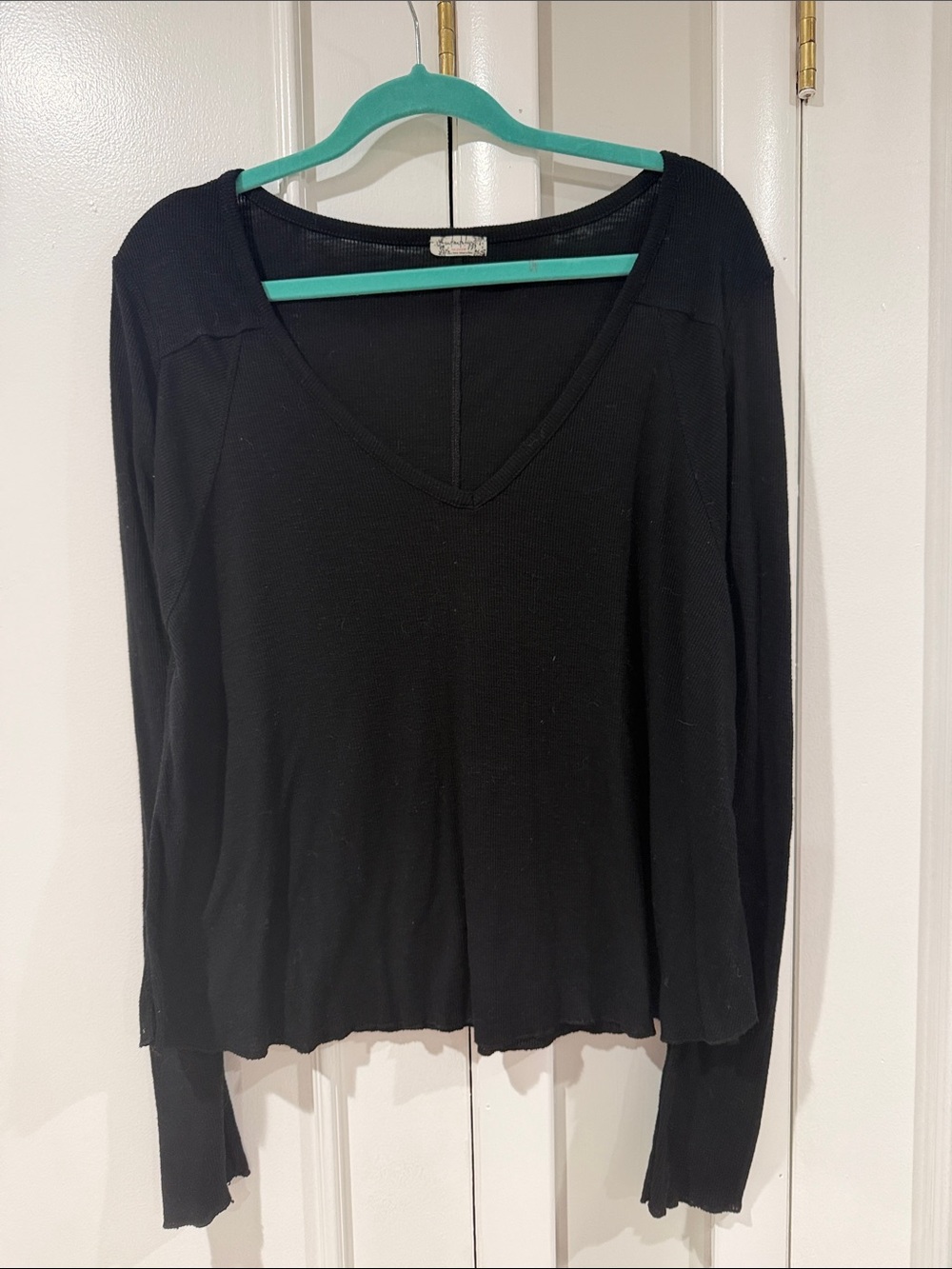 Women's Black V-Neck Long Sleeve Top - Classic Knit